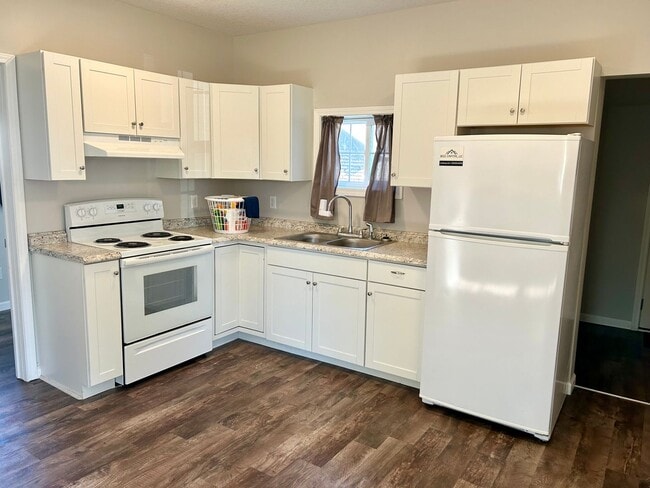 Building Photo - Recently Remodeled 3-Bed/1-Bath House in B...