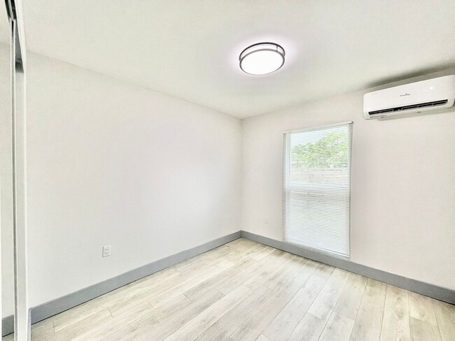 Foto del edificio - 339 NE 172nd St