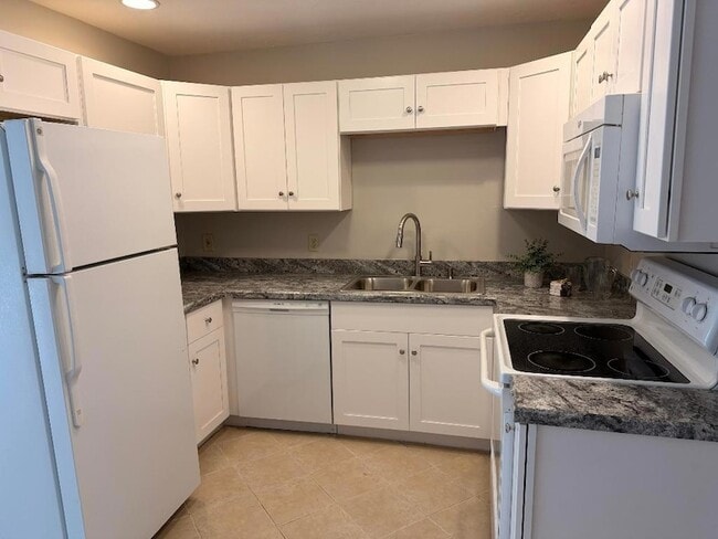 Building Photo - 125 SE Millwood Terrace