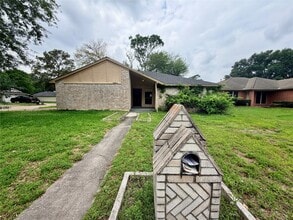 Building Photo - 15811 Nutcracker Ct
