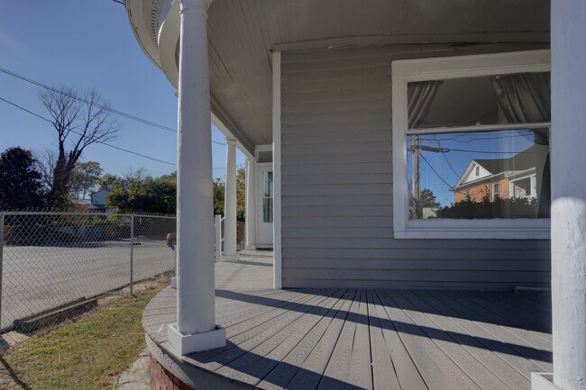 Building Photo - 127 Clay St