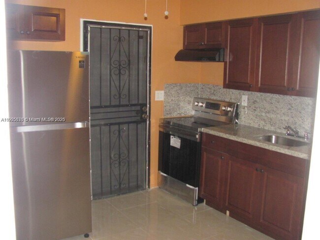 Foto del edificio - 311 NE 57th St