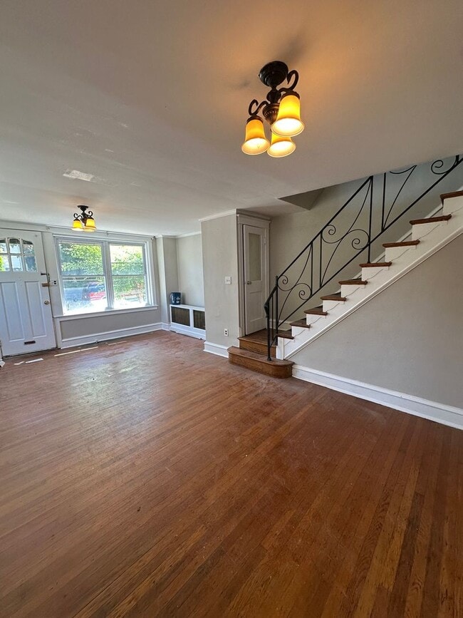 Building Photo - 3 Bed/2 Bath Available in Upper Darby