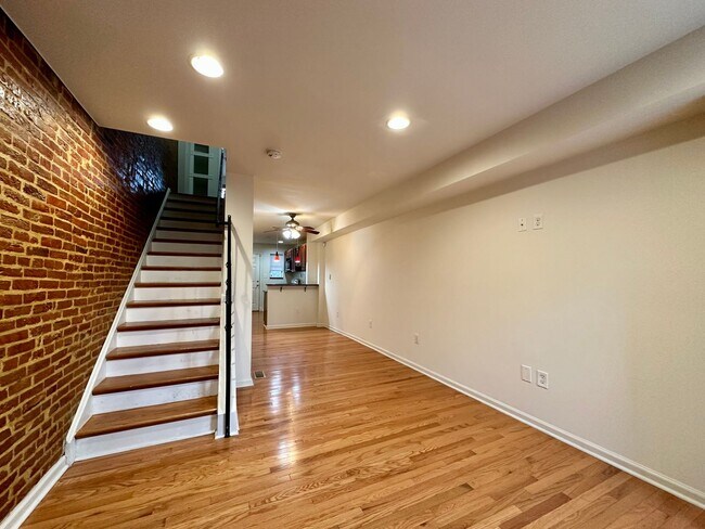 Foto del edificio - Charming 2 Bedroom/1.5 Bathroom Townhome in Washington Village-Pigtown!