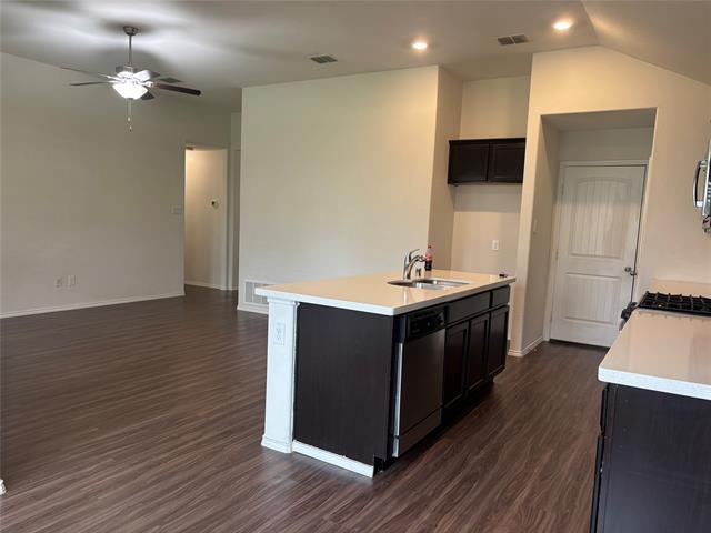 Building Photo - 2065 Alamandine Ave