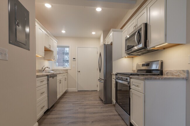 Kitchen Entryway - 219 Waterman St