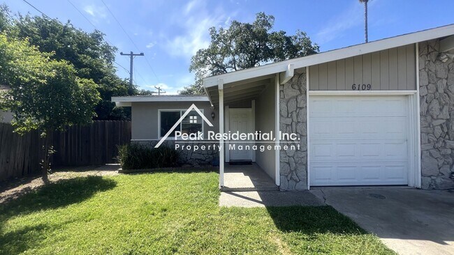 Foto del edificio - Charming 2 bd/1 ba Citrus Heights Duplex!