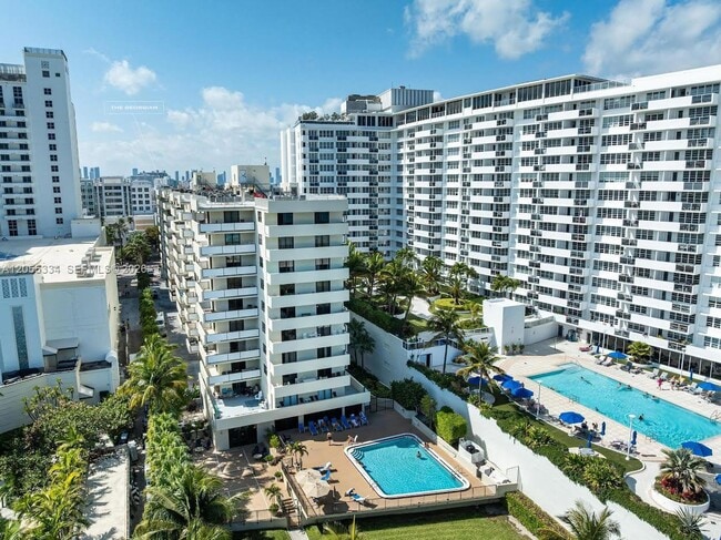 Building Photo - 1621 Collins Ave