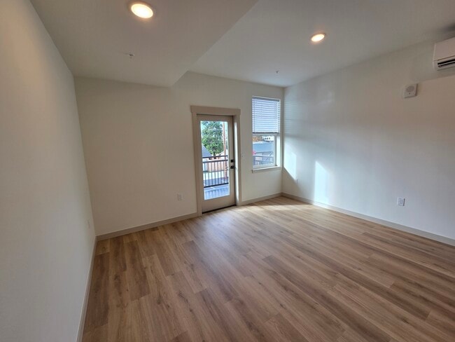 Building Photo - 478 S Main St