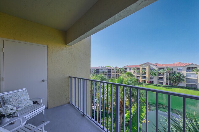 Building Photo - 800 Uno Lago Dr