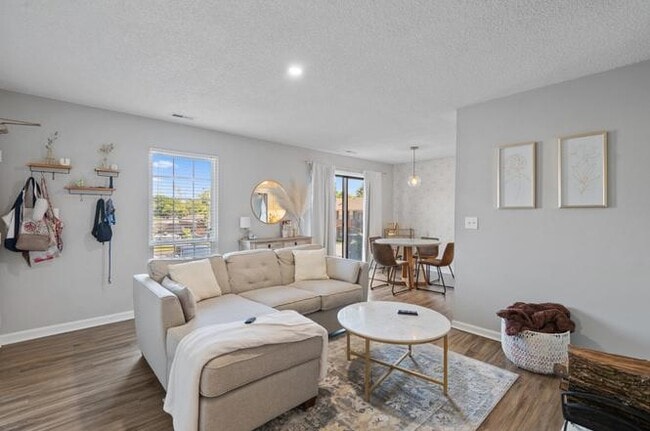 Foto del edificio - 5841 Brentwood Trce