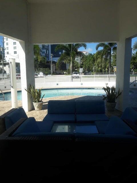 Foto del edificio - 720 Bayshore Dr