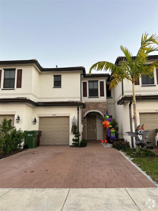 Genesis Oak Gardens Gated Apartments for Rent Miami Lakes, FL 7