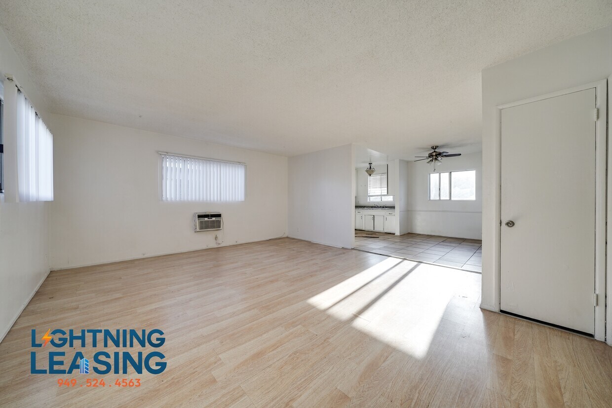 Foto principal - 6927 Whitsett Ave
