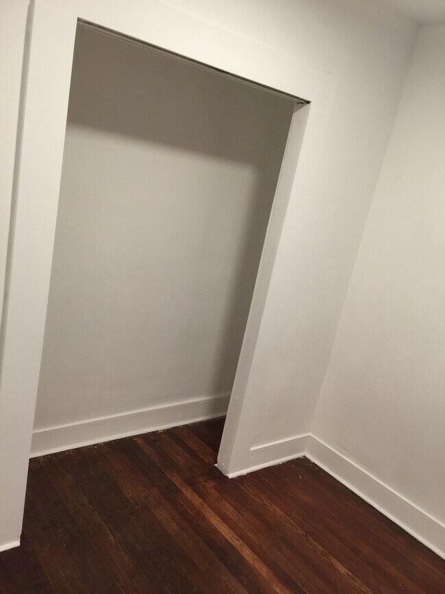 closest in small bedroom - 546 46th St