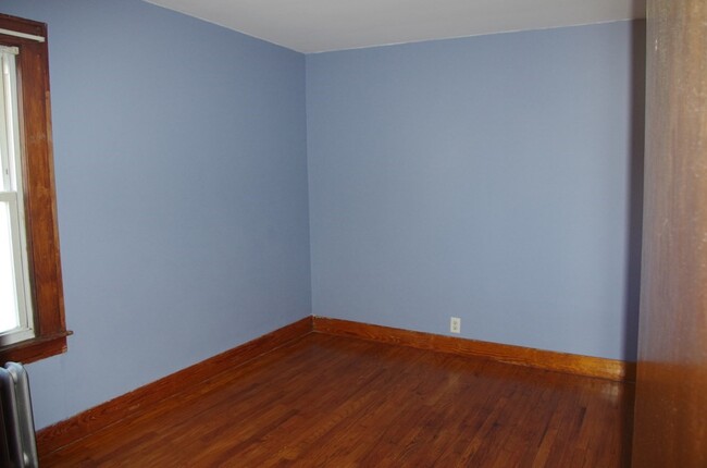 Building Photo - 124 Muzzy St