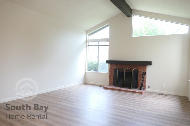 Foto del edificio - 3BD/2BA - Modern, Conveniently Located Hom...