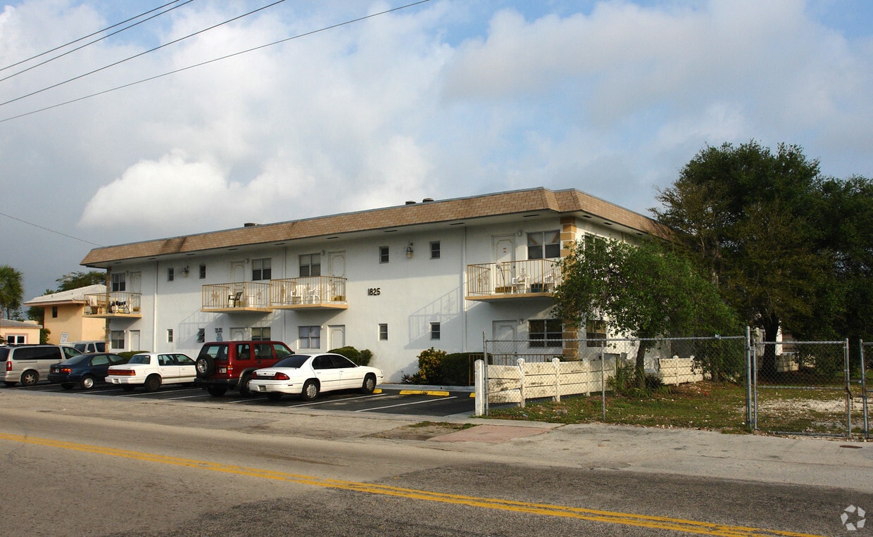 Building Photo - 1825 Johnson St