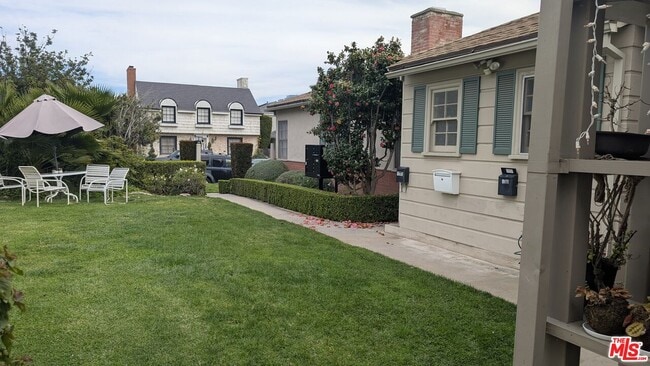 Building Photo - 1259 Devon Ave