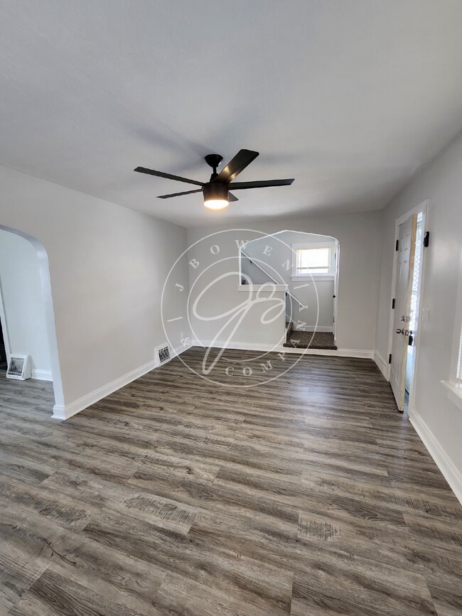 Foto del edificio - 2 bedroom with bonus partially finished basement in West Toledo