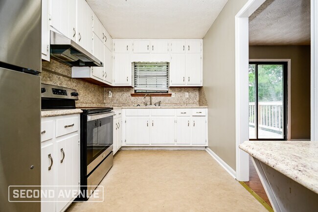 Foto del edificio - 2237 Rocklane Dr