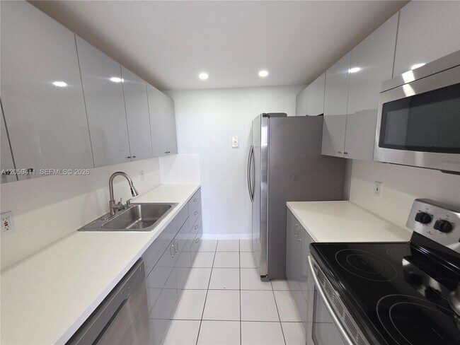 Foto del edificio - 2350 NE 135th St