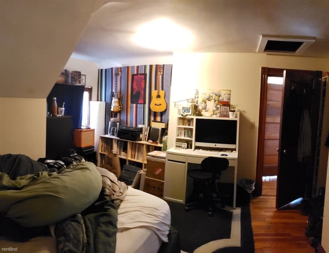 Building Photo - 4 br, 2 bath Apartment - 310 Market St 2