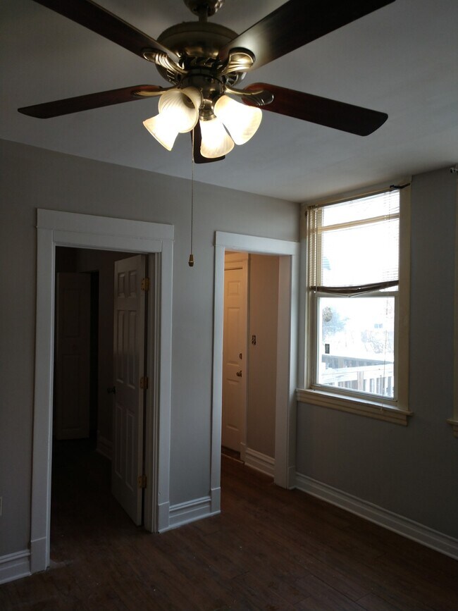 Foto del edificio - 6100 N Albany Ave