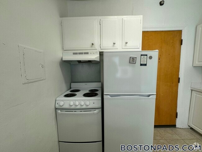 Building Photo - 1223 Beacon St