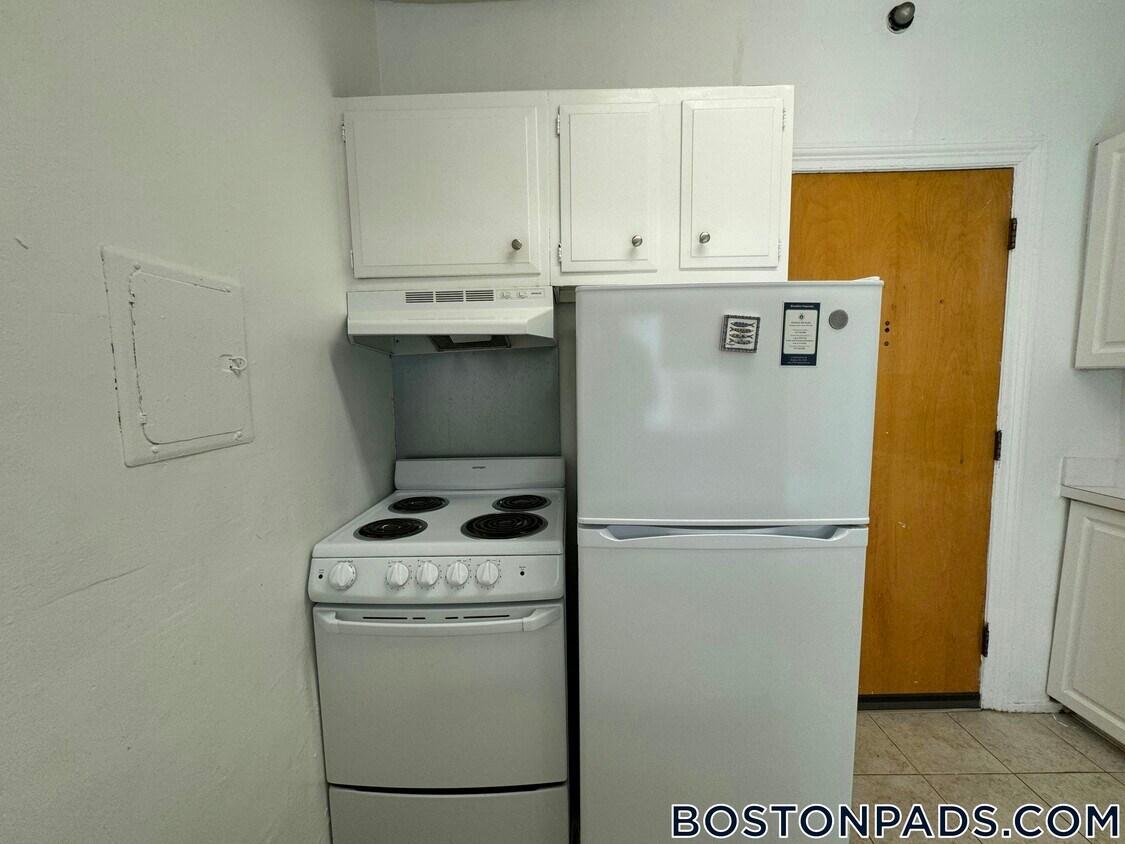 Primary Photo - 1223 Beacon St
