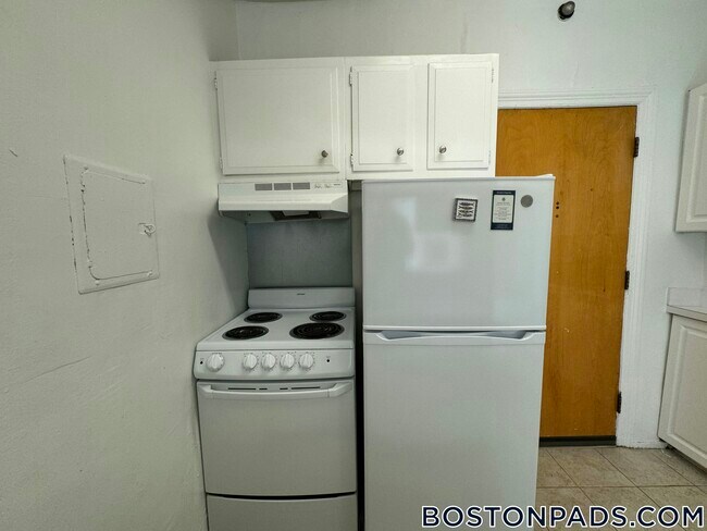 Building Photo - 1223 Beacon St