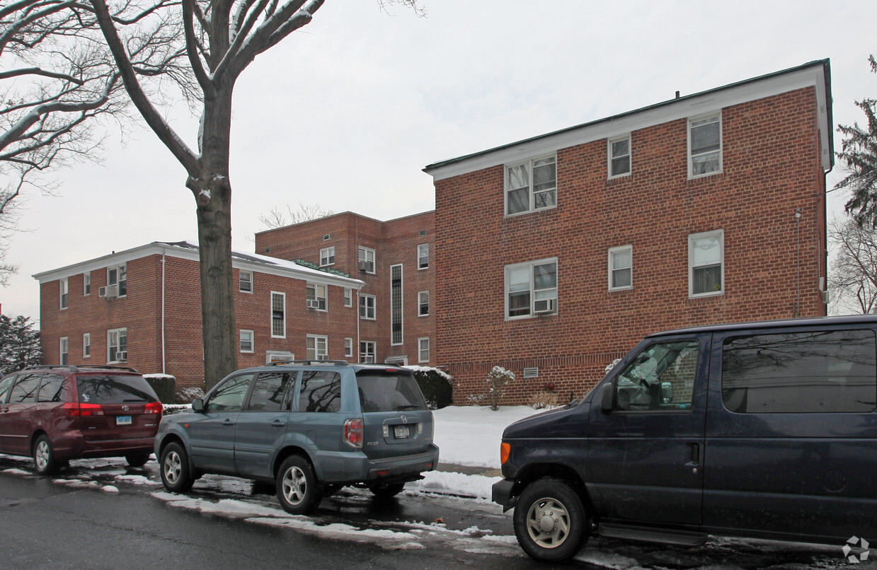 Building Photo - 33 E Grand St