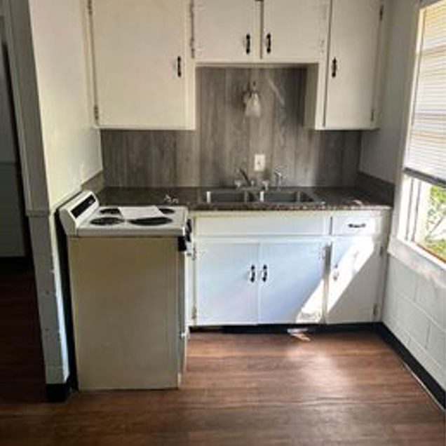 Kitchen Unit B - 103 Gause St