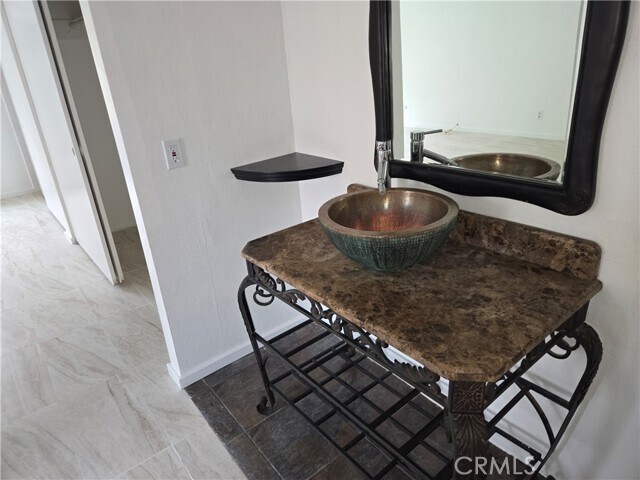 Foto del edificio - 955 Le Conte Dr