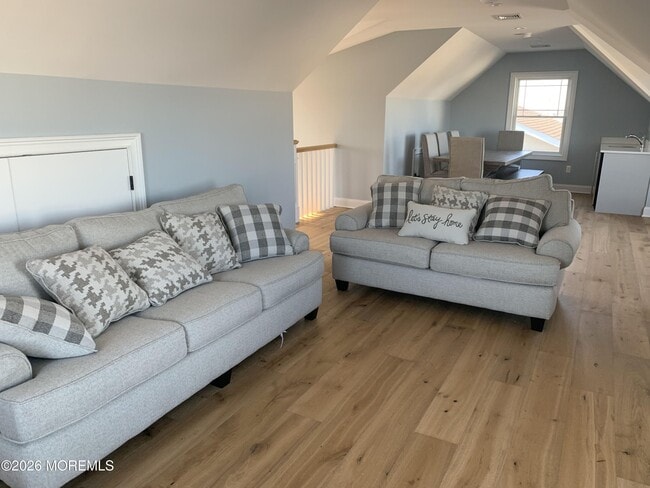 Building Photo - 15 S Surf Rd