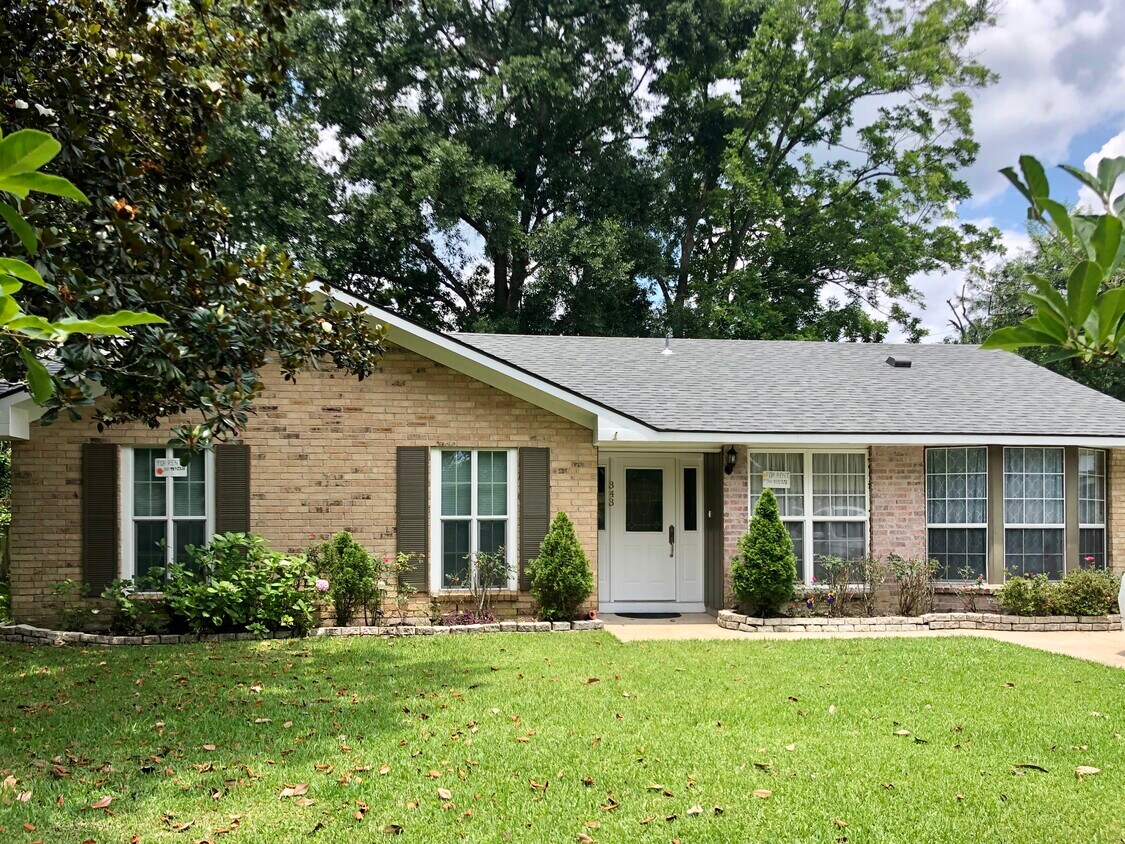 Frente de la casa - 343 Huntington Dr
