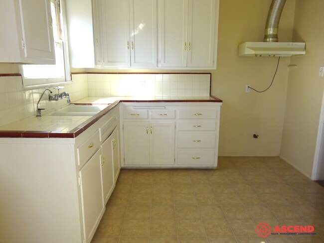 Building Photo - Cute 3 Bedroom Home!