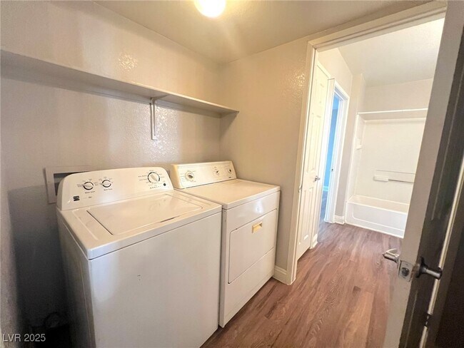 Foto del edificio - 6800 E Lake Mead Blvd