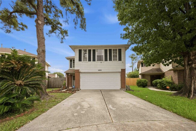 Foto del edificio - 6802 Cheshire Park Rd