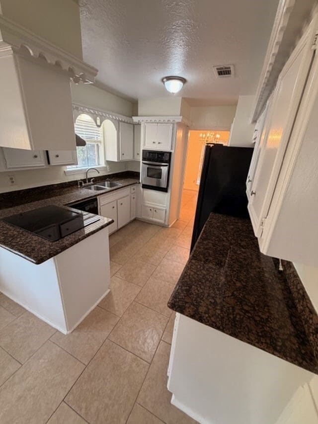 Building Photo - 2807 Kenross St