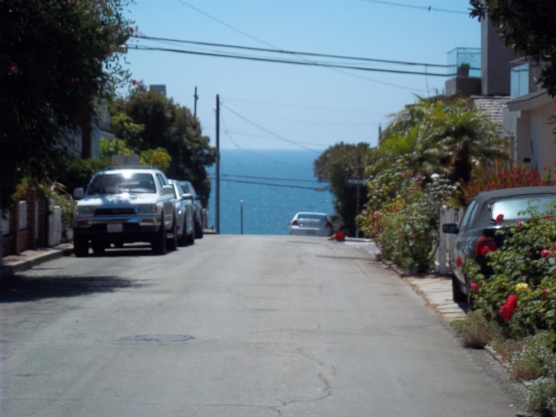 Blocks to beach - 445 34th St