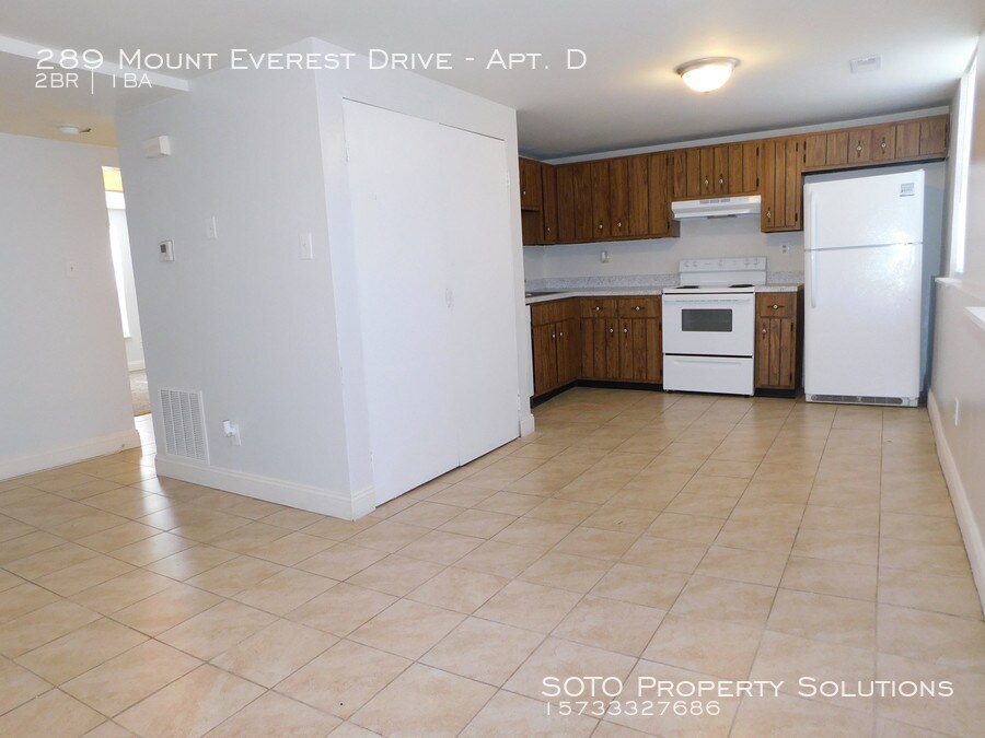 289 Mt Everest Dr Unit Apt. D, Fenton, MO 63026 Room for Rent in