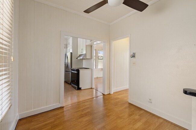 Building Photo - 3-bedroom, 2-bath single-family home with a covered porch and parking. Ideally located near Diamo...