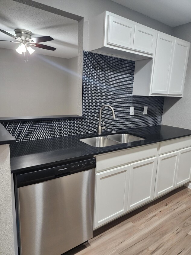 Foto principal - 5211 Eilers Ave