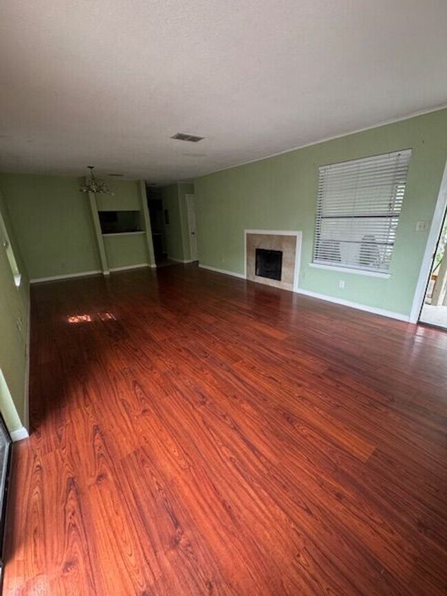 Foto del edificio - 1100 sqft under $1000-Calallen Area