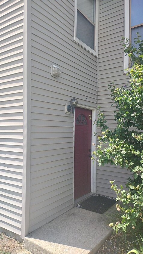 Primary Photo - 2 Old Orchard Ct