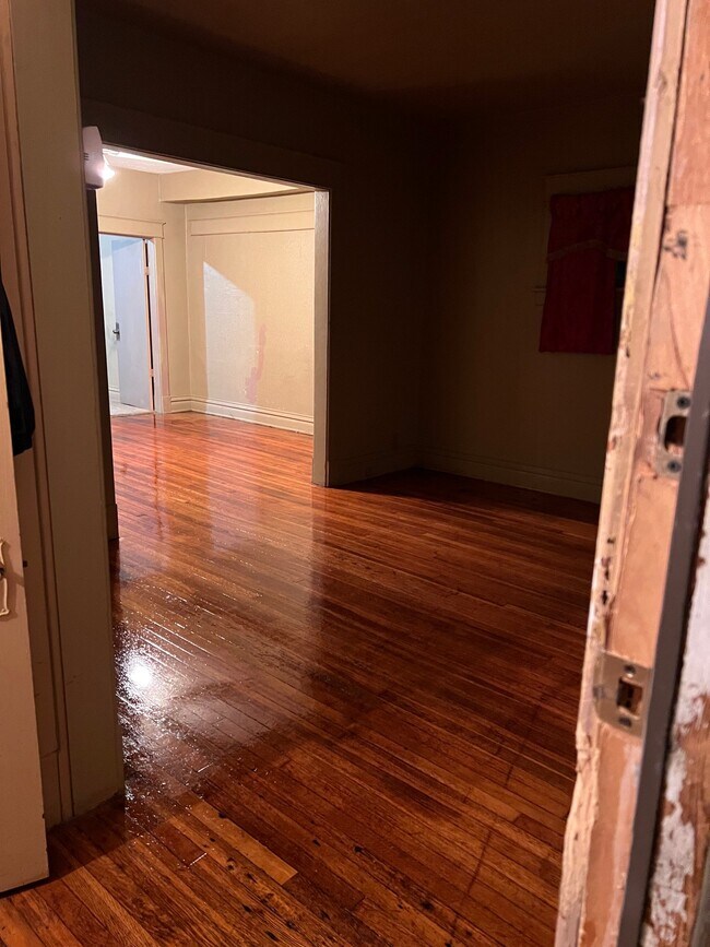 Building Photo - 3604 E 58th St