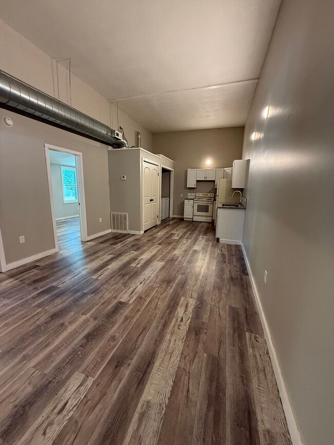Building Photo - 1704 Santa Fe S