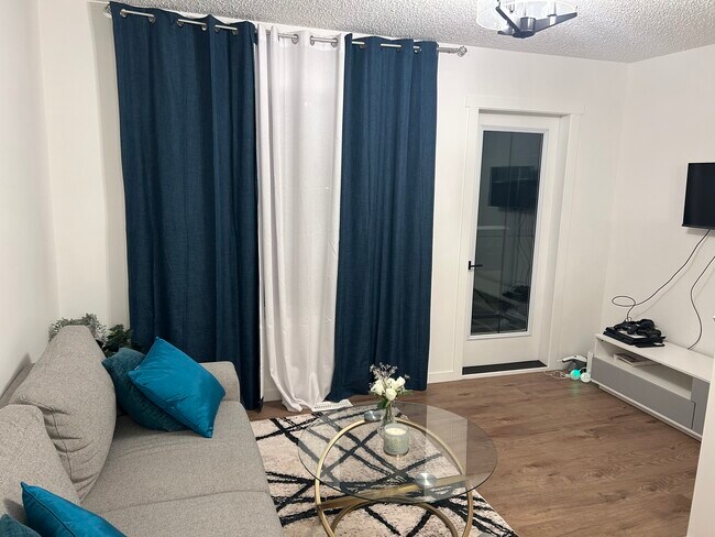 Photo du bâtiment - 14 Eastwood Dr