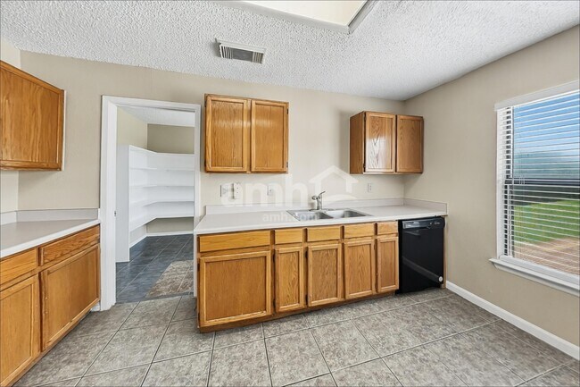 Foto del edificio - 6678 Snow Meadow Dr